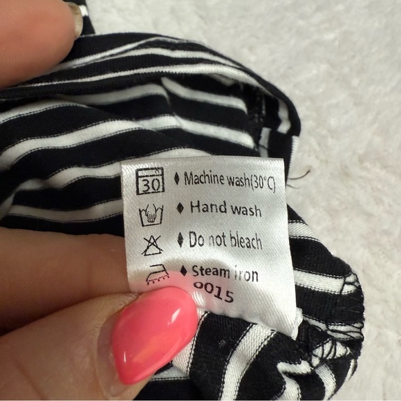 Zesica size small NWT Striped Black and White Women's Top - Picture 3 of 9